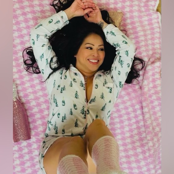 💟Meet your Posher, Victoria Zoey♓️ - Picture 3 of 4